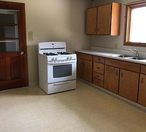 3rd image of 183 Linda Ave
