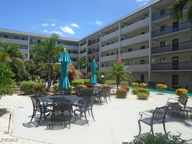 2121 Collier Ave #311 — Photo 4