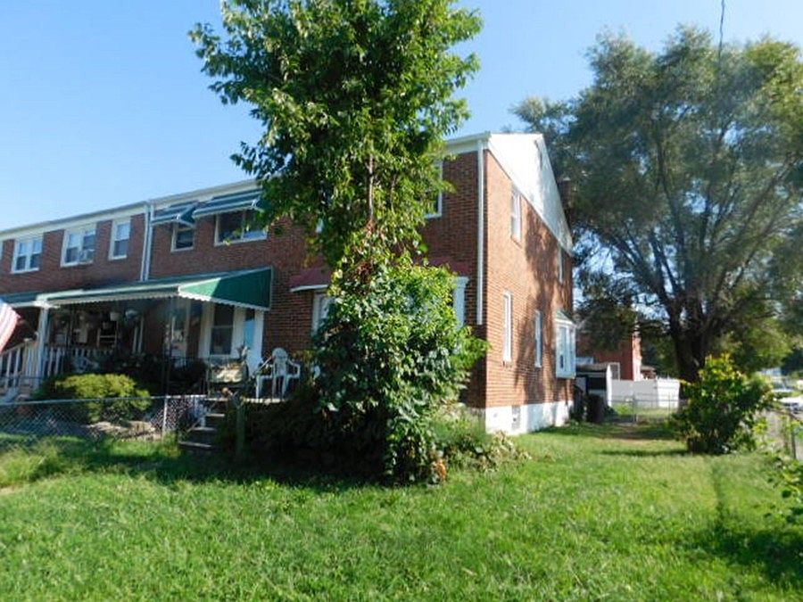 2nd image of 901 Arncliffe Rd