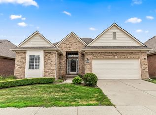 30140 Trailwood Dr, Warren, MI 48092