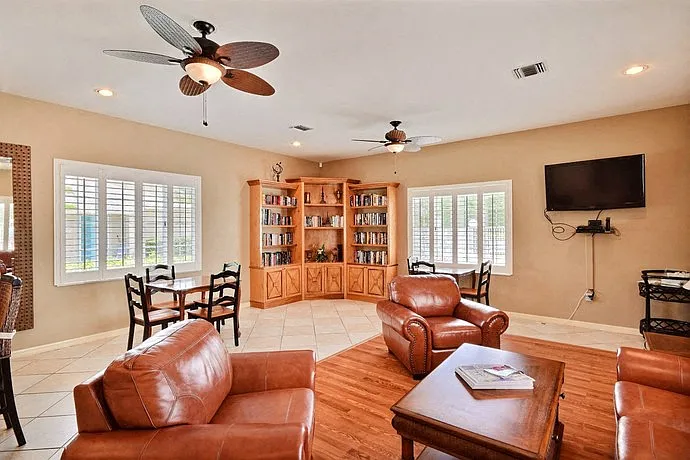 River Park Place Apartments — Photo 17