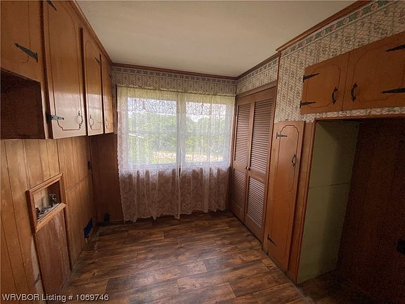2nd image of 1104 Bluff Dr