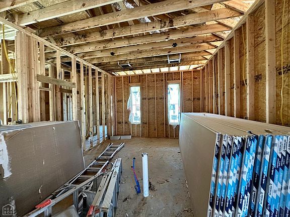 5th image of 608 Beauchamp St