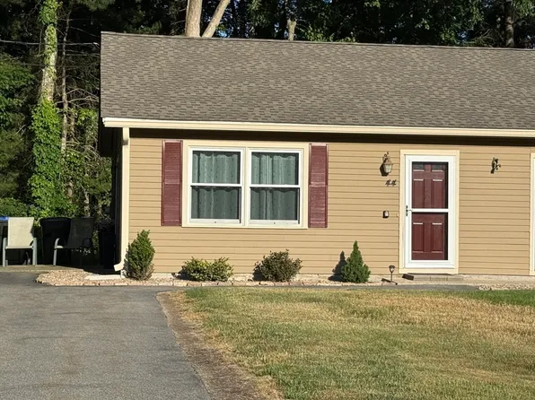 44 Old Forge Rd, Bridgewater, MA 02324