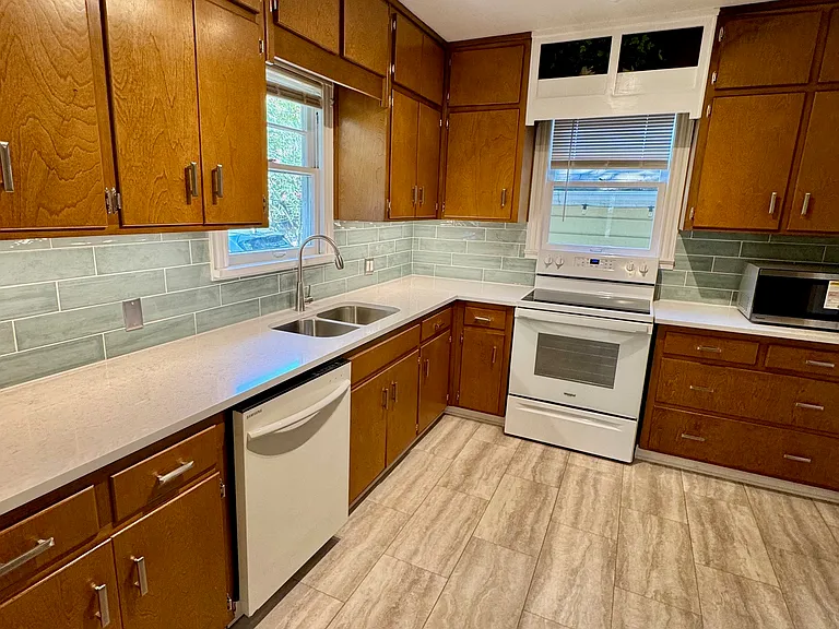 3102 College St — Photo 11
