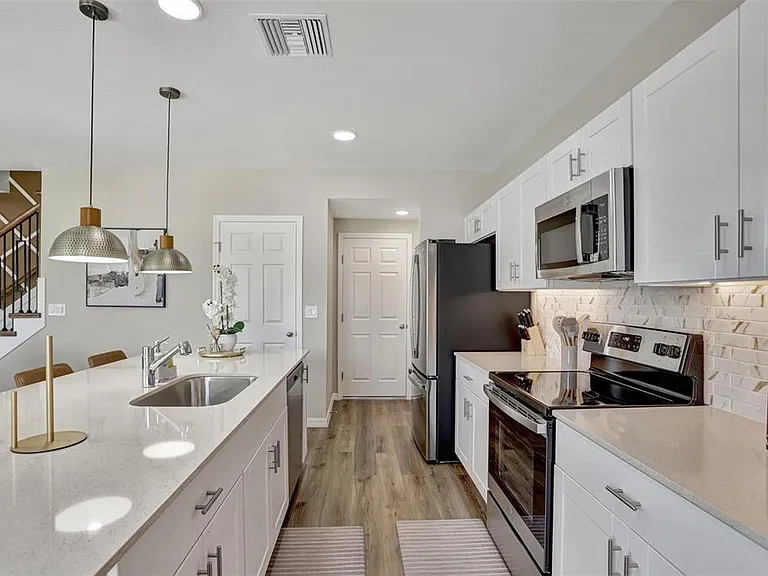 2405 Oakwood Ln — Photo 17