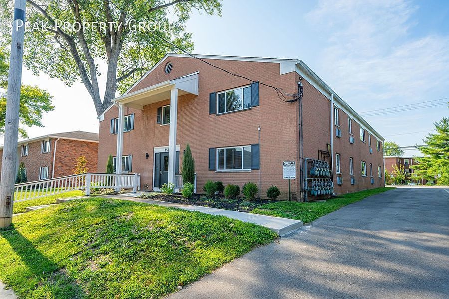1st image of 651 Riverview Dr