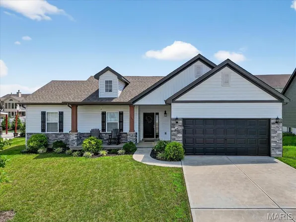136 Hayfield Dr, Moscow Mills, MO 63362
