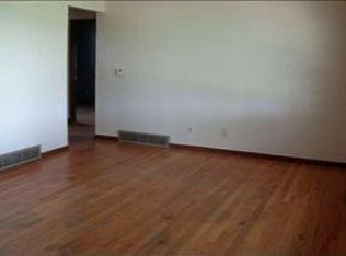 1911 W 4th Ave, Indianola, IA 50125