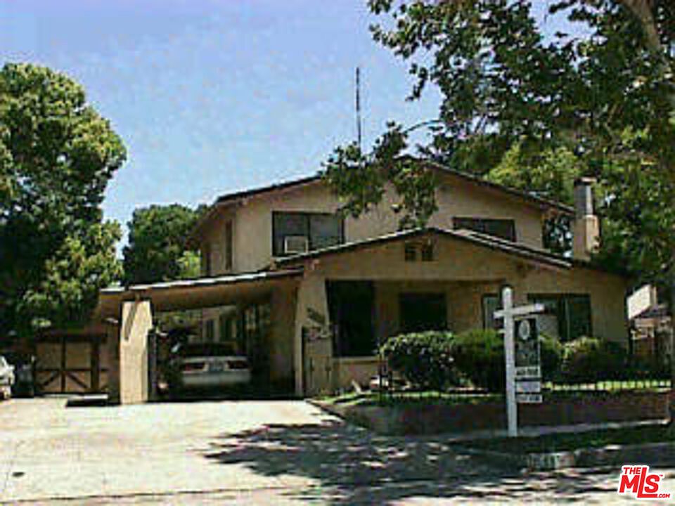 1st image of 1556 N Roosevelt Ave