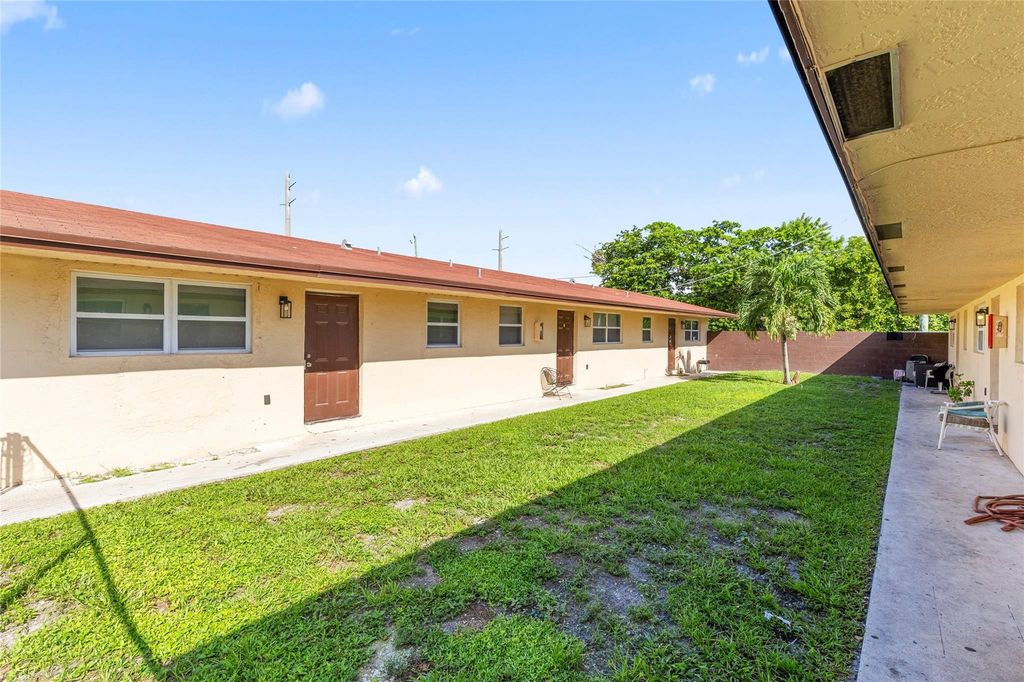 237 NW 12th Court, photo 3