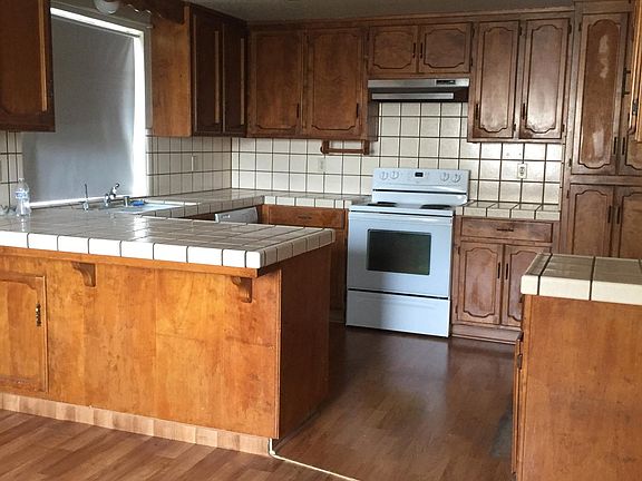 2nd image of 1147 Sweetbrier Pl