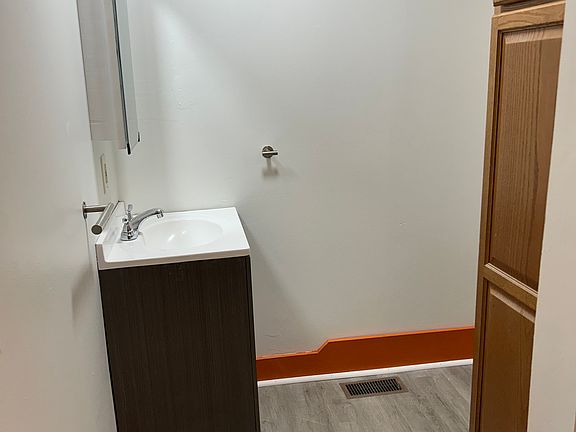 2nd image of 824 W 7th St #1
