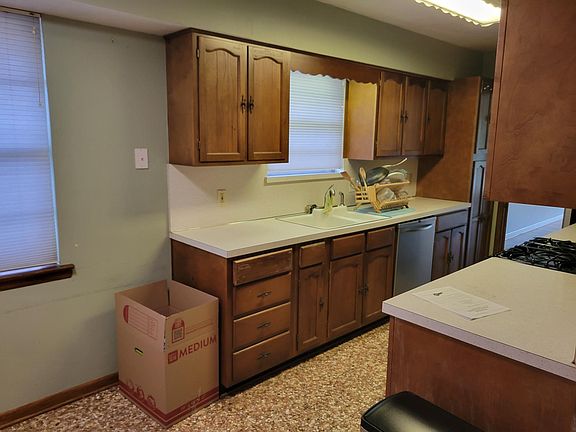 3rd image of 8428 Banquo Dr
