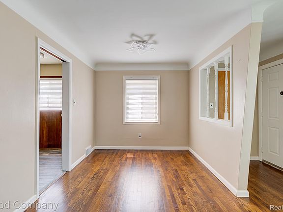 4th image of 28948 Boston St