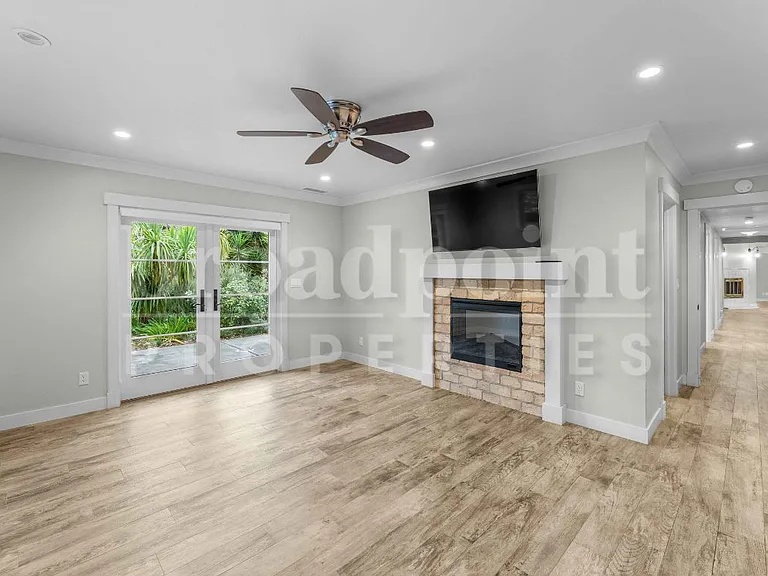 2113 Sleepy Hollow Rd — Photo 23