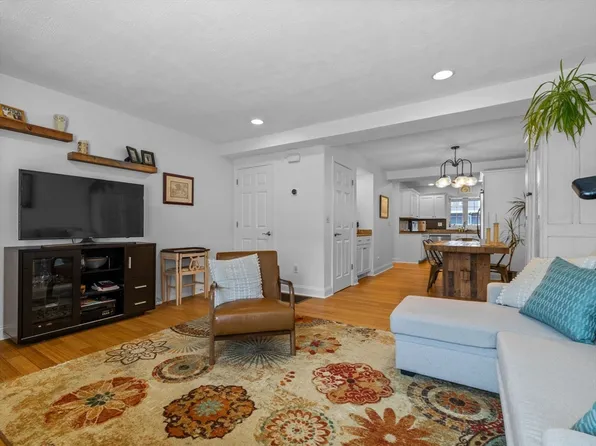 40 Brattle St APT 14, Arlington, MA 02476