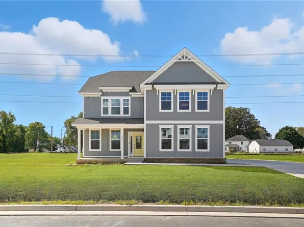 300 Riverview Rd, Chesapeake, VA 23322