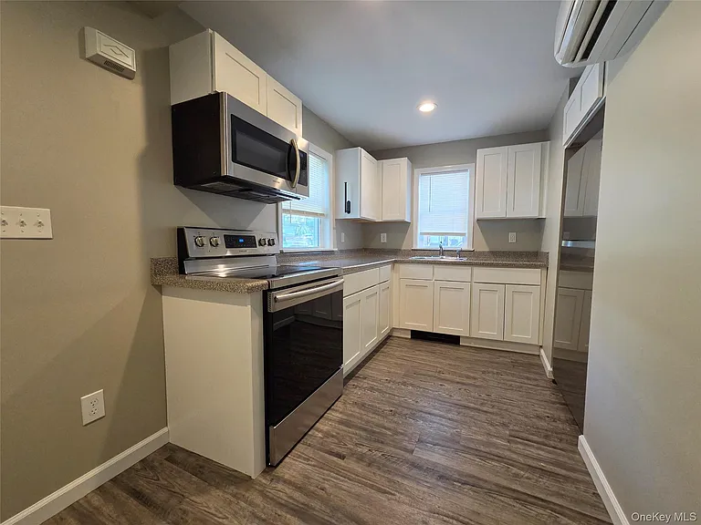 12 West St #5 — Photo 4