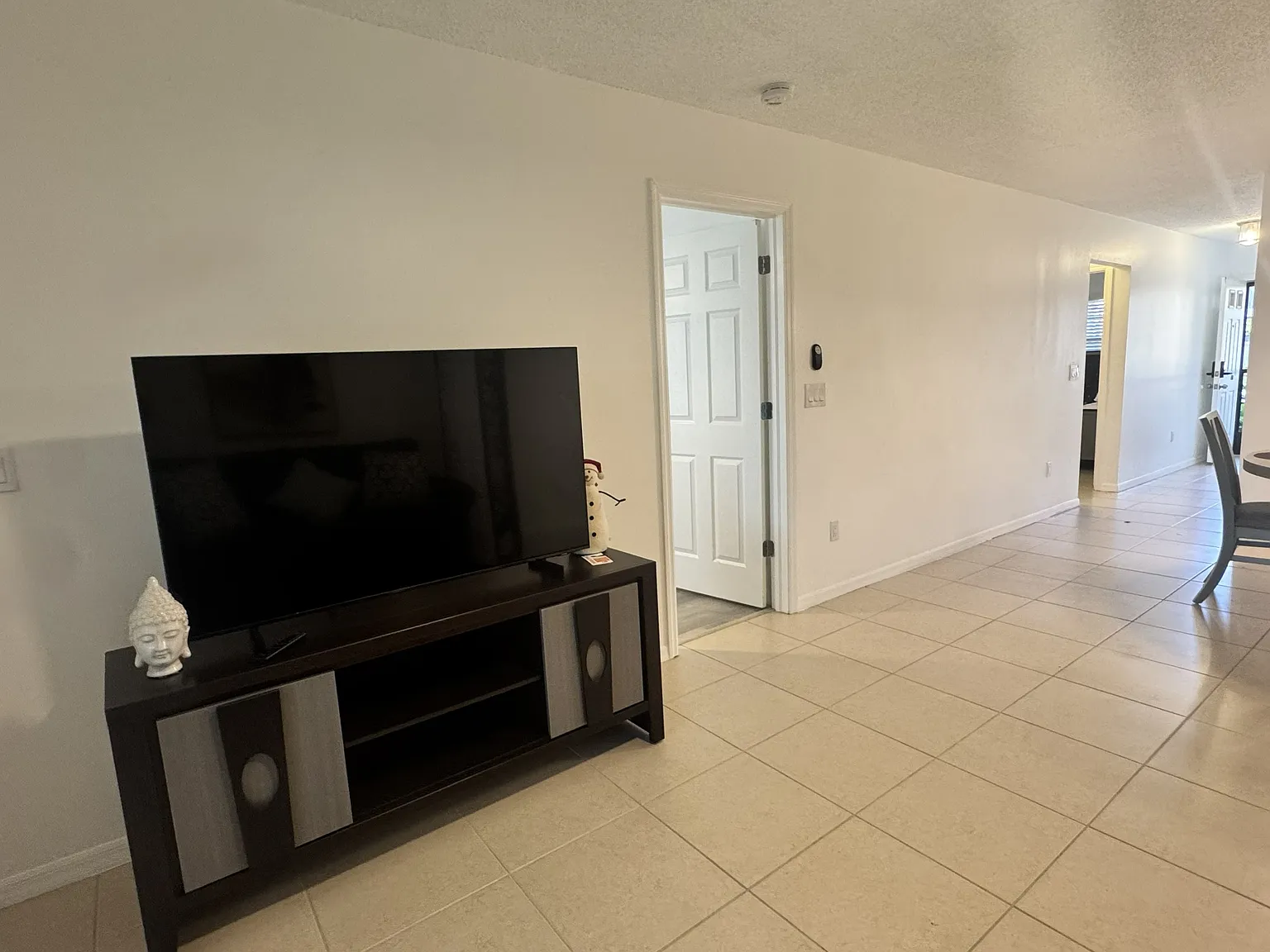 2 bed, 806 sqft, $2,000 — Photo 2
