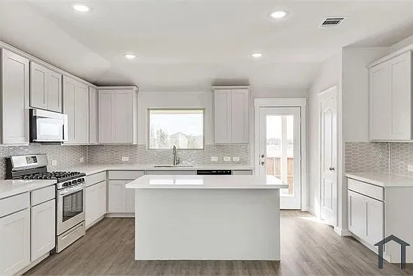 2907 Doggett Dr