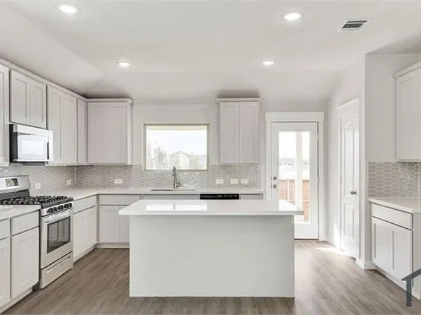 2907 Doggett Dr, Forney, TX 75126