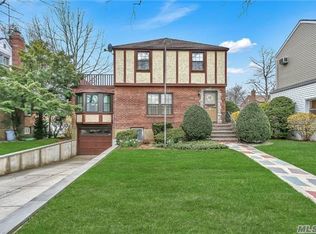 12 Garland Ln, Valley Stream, NY 11581