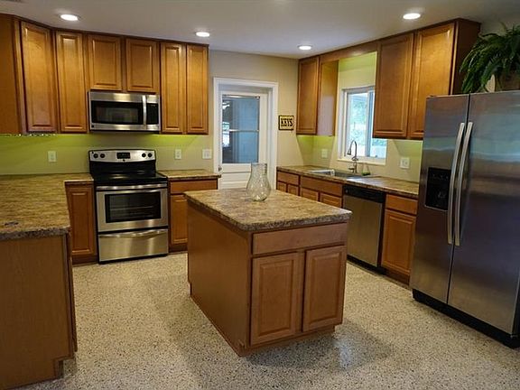 2nd image of 325 White Oak Dr
