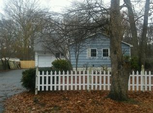 527 Rowlinson Dr, Shirley, NY 11967