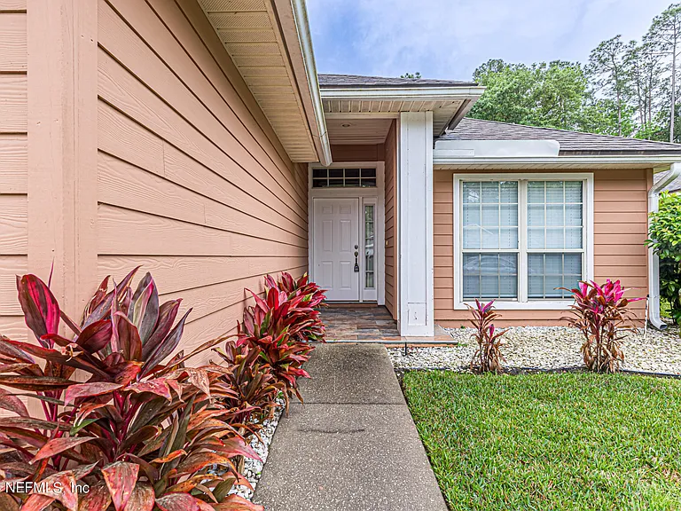 2243 Trailwood Dr — Photo 4