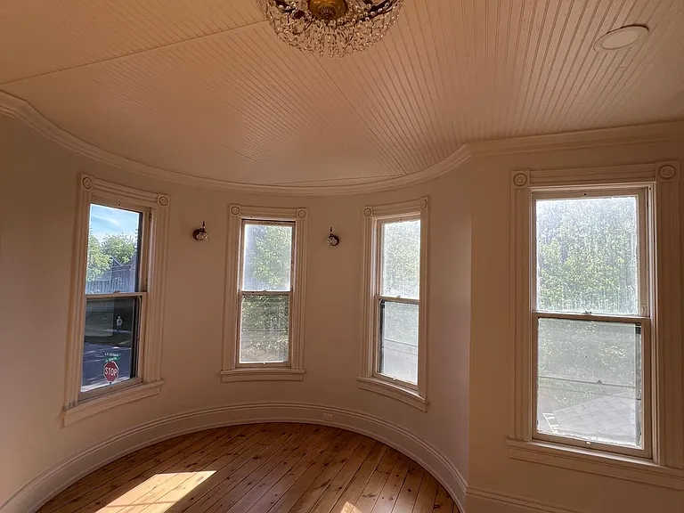 400 N Sherman St — Photo 14