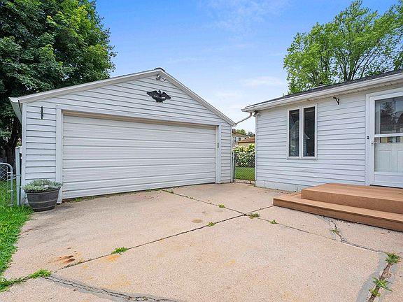 3rd image of 1139 Kellogg St