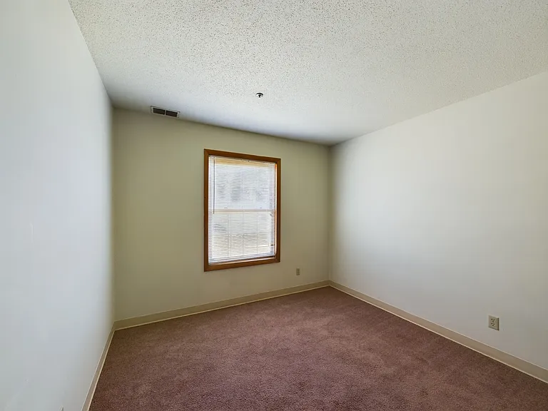 Chesterfield Apartments — Photo 6