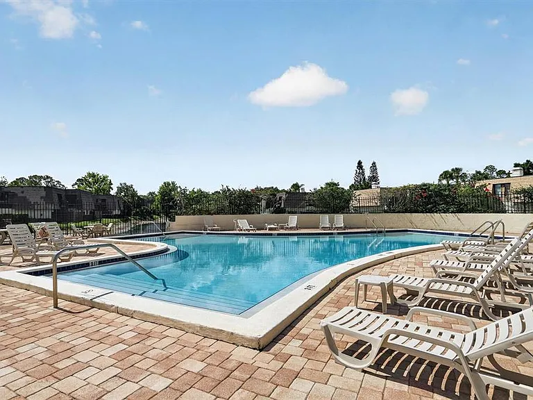 15317 W Pond Woods Dr #103 — Photo 33