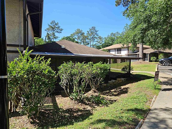 2nd image of 112 Westwood Dr #112
