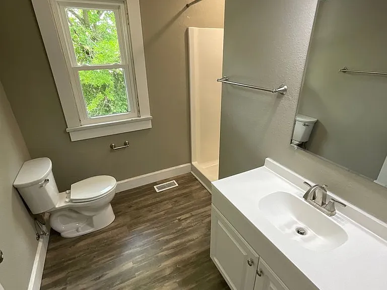 407 N Dunn St — Photo 21
