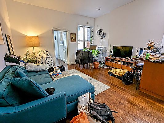 2nd image of 340 W 71st St APT 5