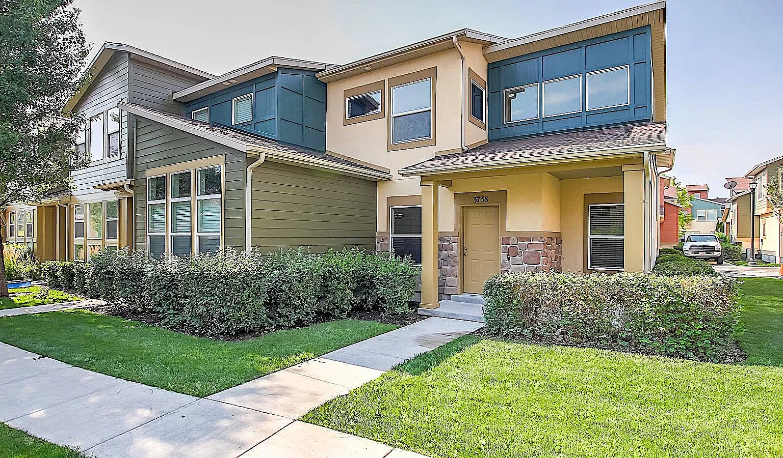 3 bed, 2.5 bath, 1520 sqft, $2,175 — Photo 1