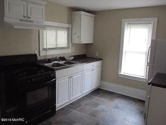 2nd image of 1138 Logan St SE