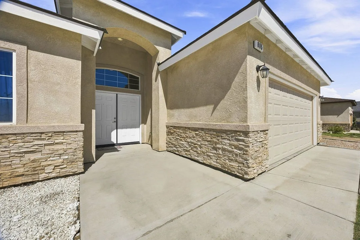 4 bed, 2.0 bath, 2143 sqft, $3,000 — Photo 2