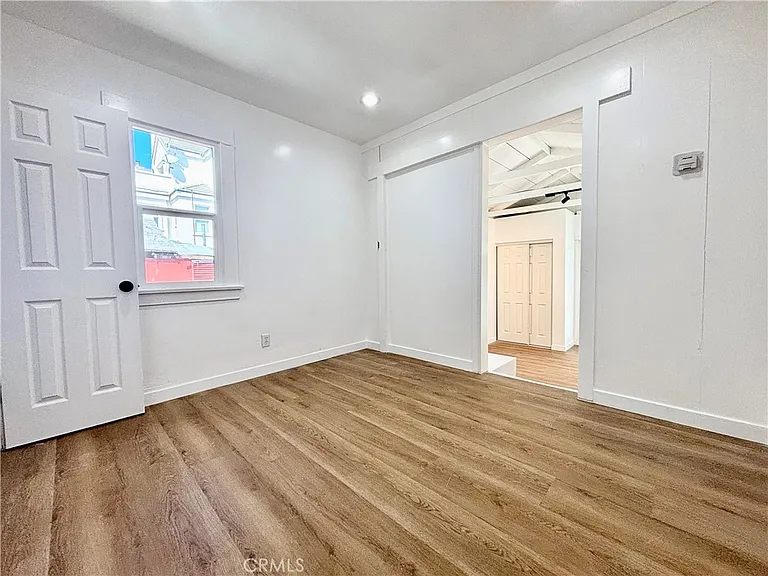 910 Acacia Ave — Photo 9