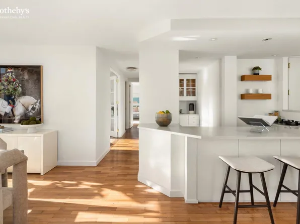 330 East 75th Street image 7 of 19