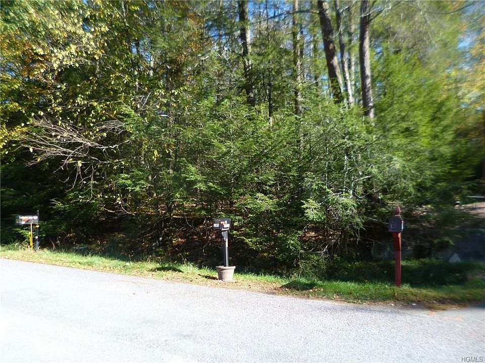 1st image of 15 Dartmouth Dr