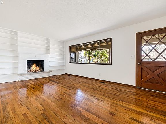 5th image of 154 NE 37th Ave