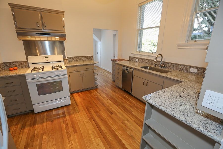 2nd image of 7 Buena Vista Ave E