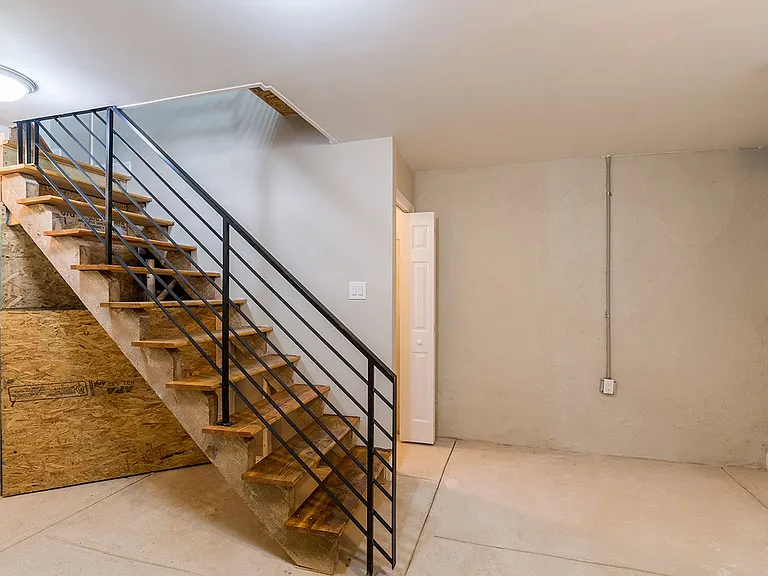 1126 E Passyunk Ave — Photo 4