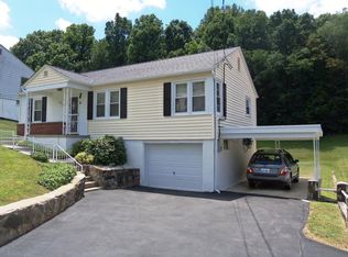 2816 Locust Grove Rd, Bluefield, WV 24701