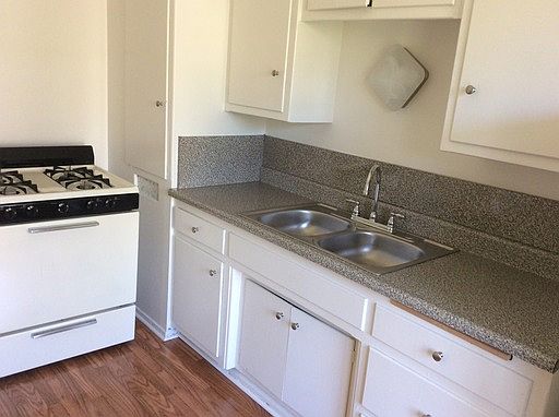 2nd image of 15963 Sherman Way APT 08