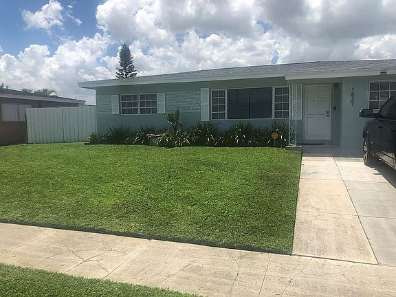 3rd image of 1821 SW 22nd Ave
