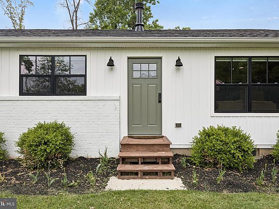 5th image of 9816 Fairlee Rd